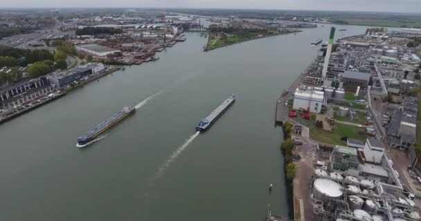 Nejlepší Letecký Pohled Loď Plující Řece Nacházející Městském Přístavu Dordrecht — Stock video