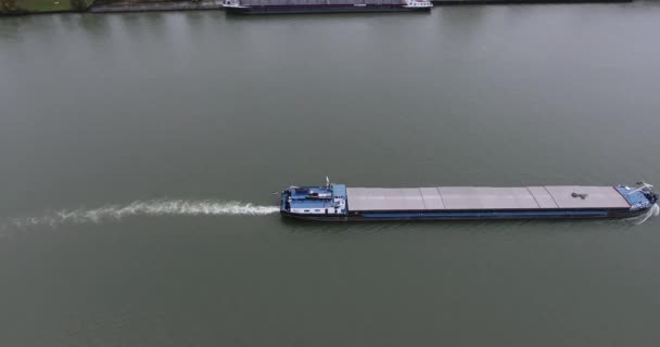 Top Luftaufnahme Des Bootssegelns Auf Dem Fluss Stadthafen Dordrecht Aus — Stockvideo