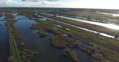 Gün batımı havadan görünümü, Kinderdijk gölleri, Hollanda 