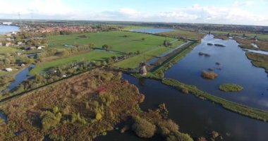 Gün batımı havadan görünümü, Kinderdijk gölleri, Hollanda 
