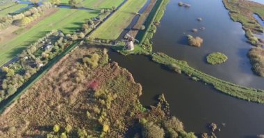 Gün batımı havadan görünümü, Kinderdijk gölleri, Hollanda 