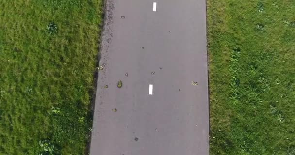 Letecký Pohled Travní Cyklistické Stezky Přestřeleni — Stock video