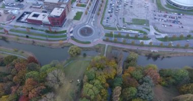 Döner kavşak çevresinde otomatik park alanı, havadan görünüm, dordrecht, Hollanda