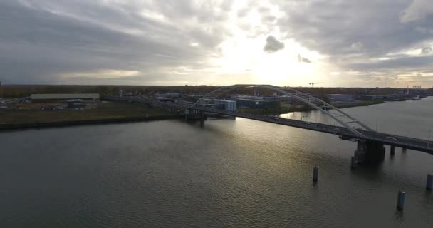 Flygvy Över Bron Över Floden Dordrecht Nederländerna — Stockvideo