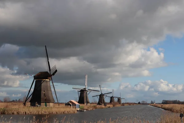 Moinho Vento Kinderdijk Paisagem Terras Baixas Bonita Com Céu Nuvens — Fotografia de Stock