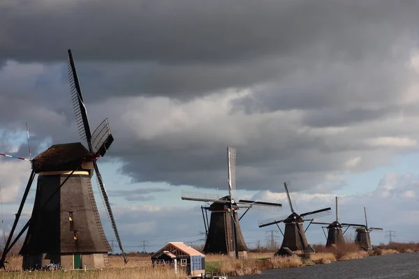 Moinho Vento Kinderdijk Paisagem Terras Baixas Bonita Com Céu Nuvens — Fotografia de Stock