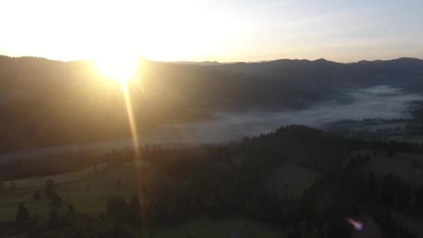 Luftaufnahme Der Berge Gebiet Des Roten Sees Bicaz Rumänien Morgensonnenaufgang — Stockvideo