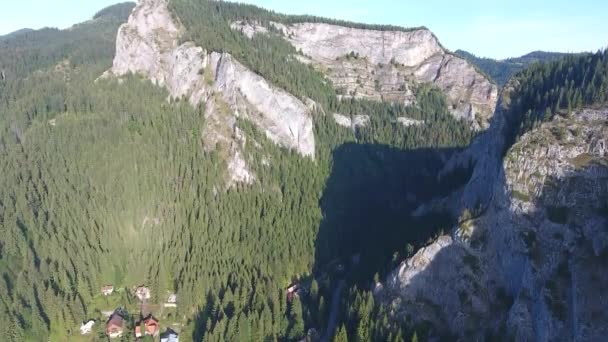 夏季罗马尼亚比卡兹红湖地区的主教们的空中景观 — 图库视频影像