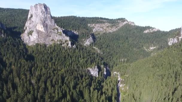 Légi Kilátás Hegyekre Vörös Bicaz Románia Nyári Időszámítás — Stock videók