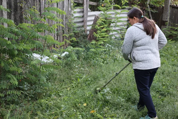 Kırsal kesimde kadınlar günlük aktiviteler, doğa işleri ev işleri.