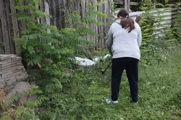 Kırsal kesimde kadınlar günlük aktiviteler, doğa işleri ev işleri.