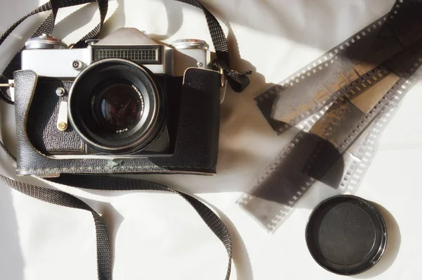 Starý Fotoaparát Světlém Pozadí — Stock fotografie