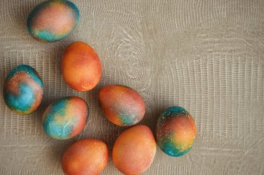 boyalı tavuk yumurtası. Paskalya yumurtası.