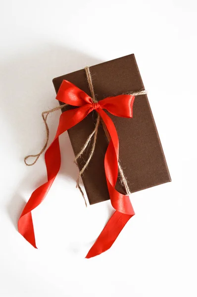 Gift Box Red Ribbon Bow Gift Holiday Gift White Background — Stock Photo, Image