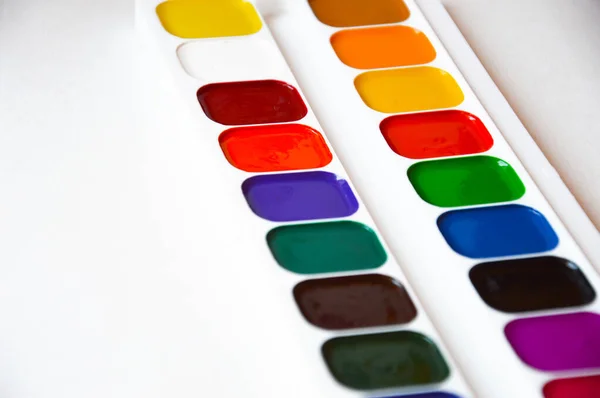 Aquarelas Cores Brilhantes Fundo Branco Acessórios Para Artistas Criatividade — Fotografia de Stock