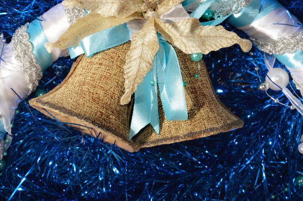 Vakantie Belletjes Blauwe Tinsel Gelukkig Kerstfeest Nieuwjaar Voorbereiding Van Vakantie — Stockfoto