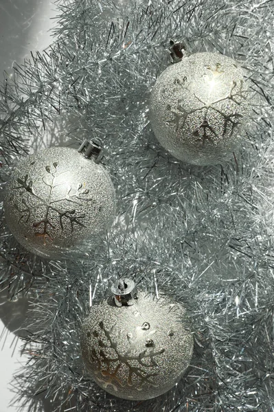 Grijze Kerstballen Prachtig Glanzend Knutsel Het Decor Voor Viering Van — Stockfoto