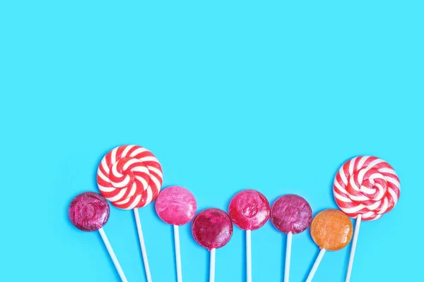 lolipop şeker diş şeker mavi zemin üzerine