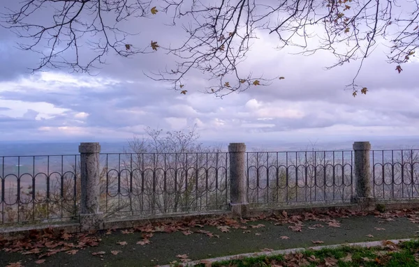 Аллея Парка Осенью Далекая Панорама — стоковое фото