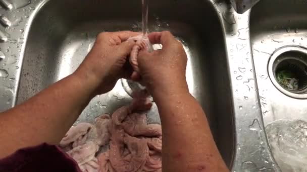 Mano Mujer Asiática Edad Avanzada Preparando Los Alimentos Para Desayuno — Vídeo de stock