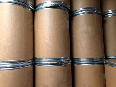 Kahverengi kağıt tanklarının depoda depolanması