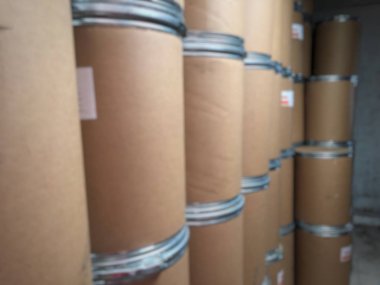 Kahverengi kağıt tanklarının depoda depolanması