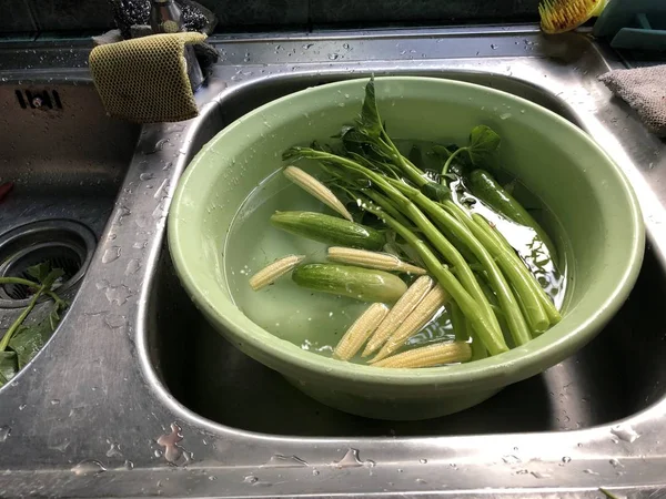 Conceito Preparação Alimentos Saudáveis Milho Bebê Glória Manhã Brócolis Pepino — Fotografia de Stock