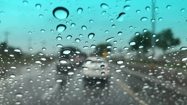 Vista Través Ventana Con Gotas Lluvia Tráfico Ciudad —  Fotos de Stock