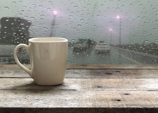 Nahaufnahme Einer Tasse Auf Einem Holztisch — Stockfoto