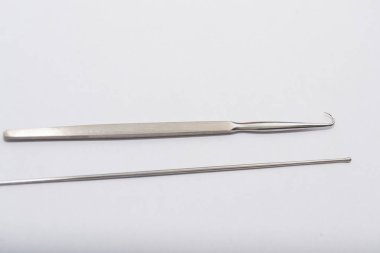 Düğmeli sonda ve kanca gri yüzeyi