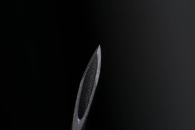 siyah arka plan üzerinde pik hipodermik iğne makro