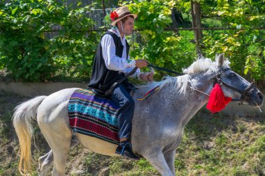 Batin, Cluj/Romanya-06.16.2019: Geleneksel kutlama ,Impanatul boului veya Instrutatul boului