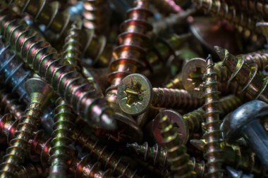 farklı vida türlerinin yakın çekim fotoğrafı