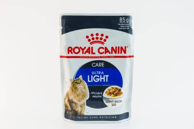 Cluj-Napoca / Romanya-10 24 2019: Royal Canin ultra light. Yiyecek!