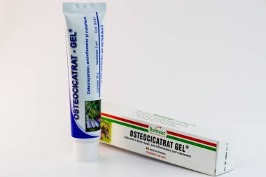 Cluj-Napoca / Romanya-10 24 2019: Adjuv olarak Osteocicatrat jeli kullanıldı