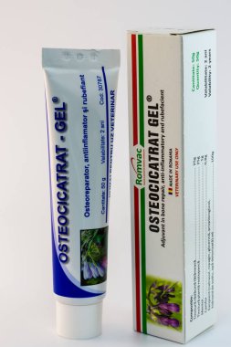 Cluj-Napoca / Romanya-10 24 2019: Adjuv olarak Osteocicatrat jeli kullanıldı
