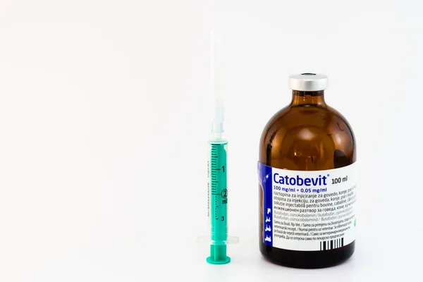 Cluj-Napoca / Romania-10 24 2019: Catobevit 100 mg / ml + 0,05 mg / m — Foto de Stock