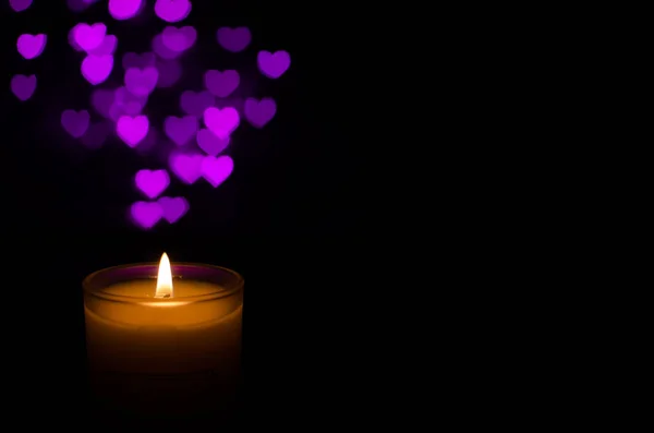 Κερί Λευκό Αρωματικό Γυαλιού Φλόγα Και Αγάπη Σχήμα Bokeh Σκούρο — Φωτογραφία Αρχείου