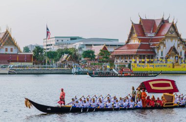 Chao Phraya Nehri 'nde 12 Aralık 2019' da yapılacak Kraliyet Mavnası alayı provası..