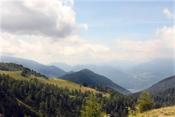 完全な自然の山の風景 — ストック写真