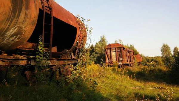 Oude Trein Een Verlaten Treinstation — Stockfoto