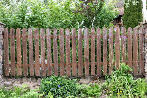 A wooden fence in the village. — Stock Photo, Image