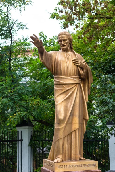 Skulptur av Jesus Kristus återuppstod nära kyrkan St Rocha — Stockfoto