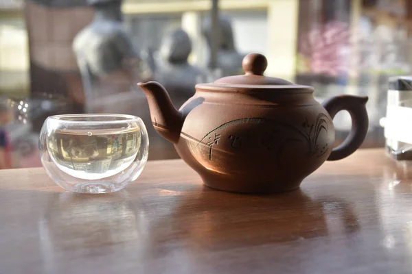 çaydanlık ve Fincan rafta