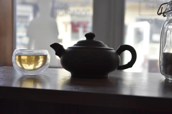 çaydanlık ve Fincan rafta