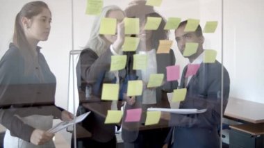 Birlikte çalışan yaratıcı bir iş grubu.