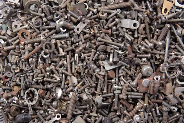 Eski paslı civatalar, fındık, vida, köşeli ayraçlar, çeşitli metal Ayrıntılar arka plan