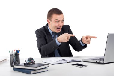 İş, office, teknoloji, finans ve Internet kavramı - işadamı ile dizüstü bilgisayar ve belgeleri, office isolatad beyaz arka plan üzerinde gülümseyen