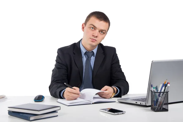 Belgeler ve beyaz arka plan üzerinde izole laptop çalışma iş adamı