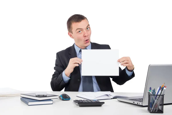 Office, teknoloji, finans, internet, iş, başarı ve insanlar kavramı-genç işadamı boşaltmak için metin ve beyaz arka plan üzerinde izole bir gülümseme ile boş kağıda kadar tutar